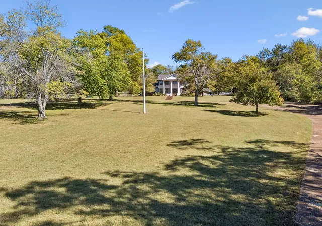 Photo 4 of Single family home for sale at 1858 Wilson Pike, Franklin, TN 37067 | MLS# 3623492 | Listing updated on 2026-10-31