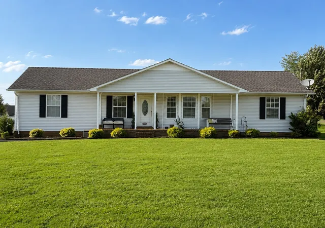 Single family home for sale at 1325 Horseshoe Dr, Lewisburg, TN 37091 | MLS# 3623297