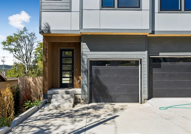 Photo 4 of Single family home for sale at 6104 Cowden Ave #B, Nashville, TN 37209 | MLS# 3628256 | Listing updated on 2026-10-29