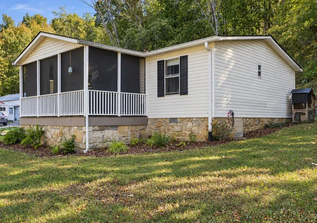 Photo 2 of Manufactured home for sale at 1416 Williamson Rd, Goodlettsville, TN 37072 | MLS# 3623323 | Listing updated on 2026-10-28
