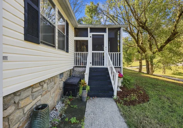 Photo 4 of Manufactured home for sale at 1416 Williamson Rd, Goodlettsville, TN 37072 | MLS# 3623323 | Listing updated on 2026-10-28