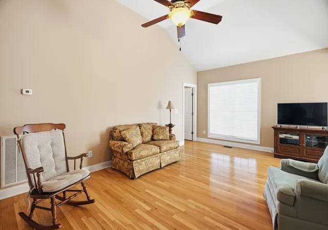 Photo 4 of Single family home for sale at 100 Cambridge Dr, Gallatin, TN 37066 | MLS# 3624357 | Listing updated on 2026-10-29