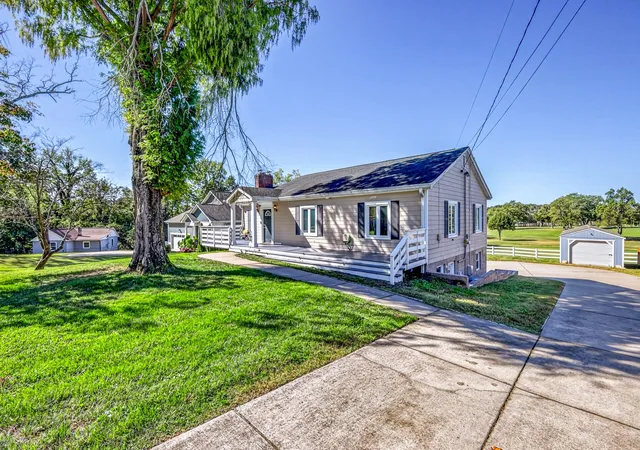 Photo 3 of Single family home for sale at 130 Park Cir, Old Hickory, TN 37138 | MLS# 3624215 | Listing updated on 2026-10-23