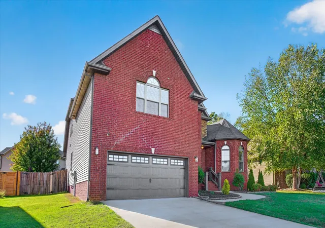 Photo 2 of Single family home for sale at 3722 Windmill Dr, Clarksville, TN 37040 | MLS# 3623414 | Listing updated on 2026-10-21