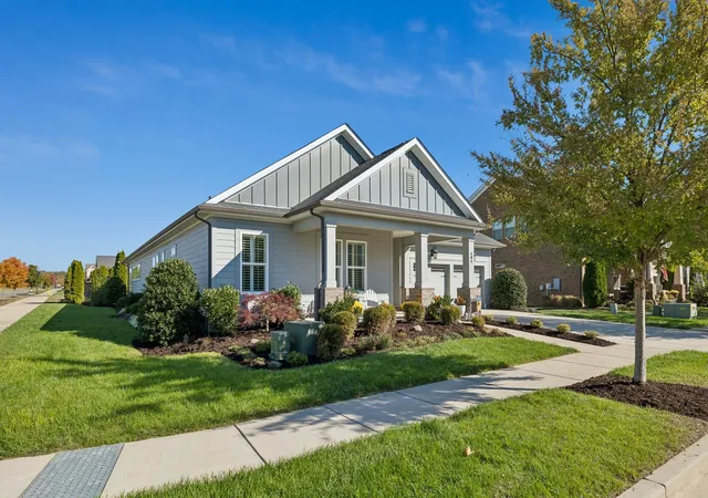 Photo 2 of Single family home for sale at 101 Championship Pl, Hendersonville, TN 37075 | MLS# 3627491 | Listing updated on 2026-10-31