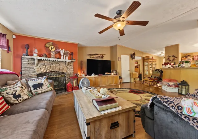 Photo 3 of Manufactured home for sale at 1419 Black Oak Dr, Sevierville, TN 37876 | MLS# 3623754 | Listing updated on 2026-10-21