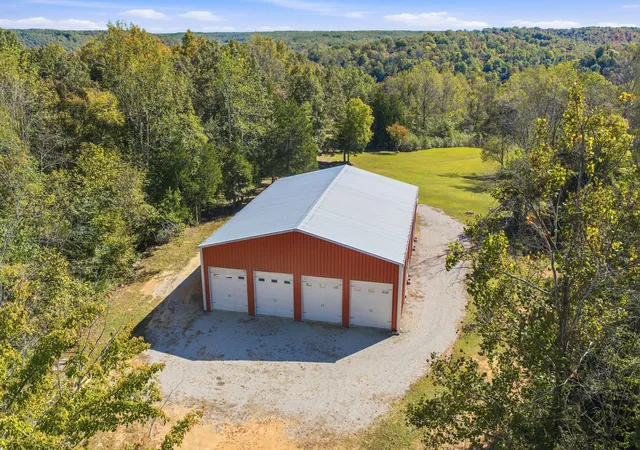 Photo 2 of Single family home for sale at 135 Regina Ln, Hohenwald, TN 38462 | MLS# 3623515 | Listing updated on 2026-10-21