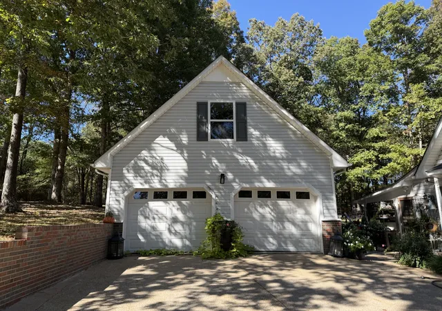 Photo 1 of Single family home for sale at 1051 Alex Dr, Lawrenceburg, TN 38464 | MLS# 3623680 | Listing updated on 2026-10-21