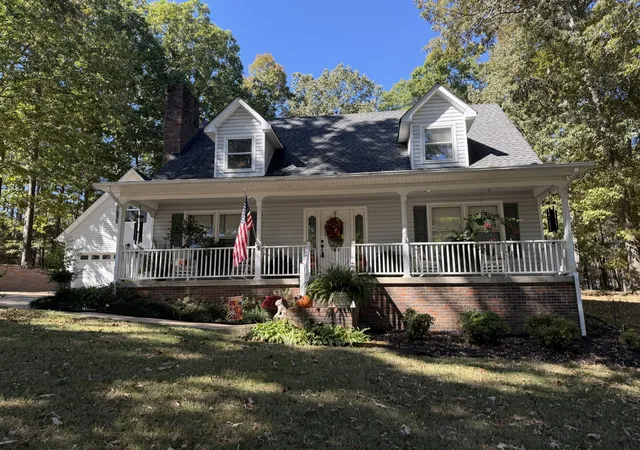 Photo 2 of Single family home for sale at 1051 Alex Dr, Lawrenceburg, TN 38464 | MLS# 3623680 | Listing updated on 2026-10-21