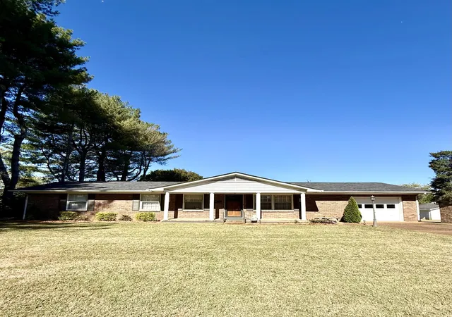Photo 1 of Single family home for sale at 704 5th Street E, Lawrenceburg, TN 38464 | MLS# 3623605 | Listing updated on 2026-10-29