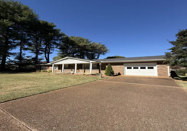 Photo 1 of Single family home for sale at 704 5th Street E, Lawrenceburg, TN 38464 | MLS# 3623605 | Listing updated on 2026-10-29