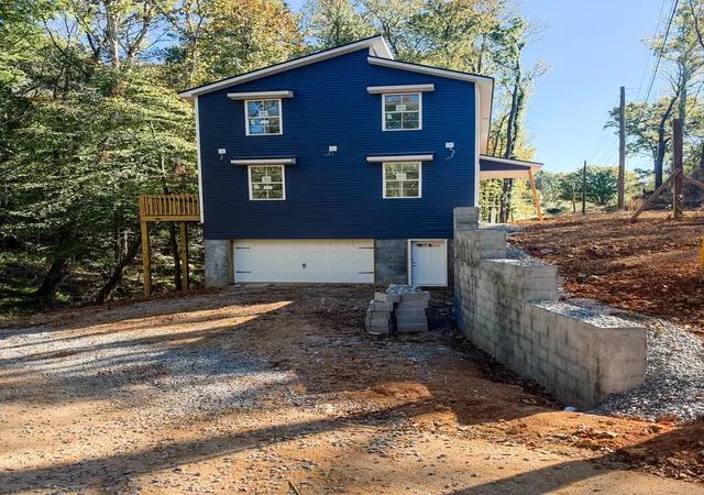 Photo 3 of Single family home for sale at 7 Gary Ct, Clarksville, TN 37043 | MLS# 3624297 | Listing updated on 2026-10-23