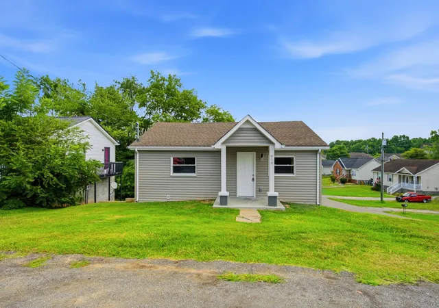 Photo 1 of Single family home for sale at 610 Highland St, Springfield, TN 37172 | MLS# 3623736 | Listing updated on 2026-10-24