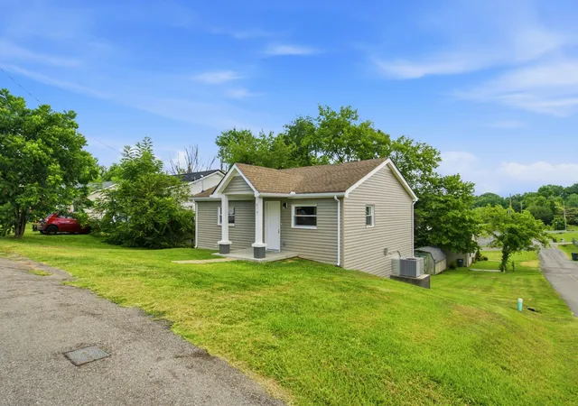 Photo 1 of Single family home for sale at 610 Highland St, Springfield, TN 37172 | MLS# 3623736 | Listing updated on 2026-10-24