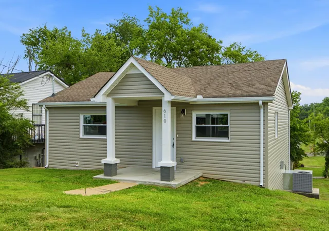 Photo 2 of Single family home for sale at 610 Highland St, Springfield, TN 37172 | MLS# 3623736 | Listing updated on 2026-10-24