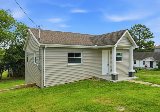 Photo 3 of Single family home for sale at 610 Highland St, Springfield, TN 37172 | MLS# 3623736 | Listing updated on 2026-10-24