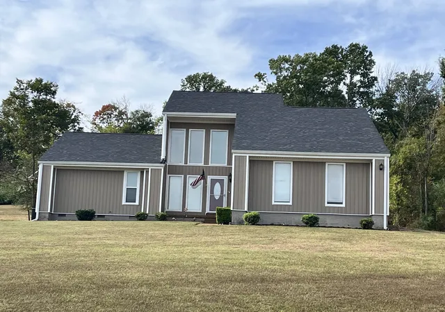 Single family home for sale at 901 Heather Ln, Columbia, TN 38401 | MLS# 3629486