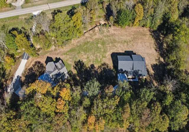 Photo 2 of Single family home for sale at 1046 Indian Crk Rd, Cumberland Furnace, TN 37051 | MLS# 3623610 | Listing updated on 2026-10-21