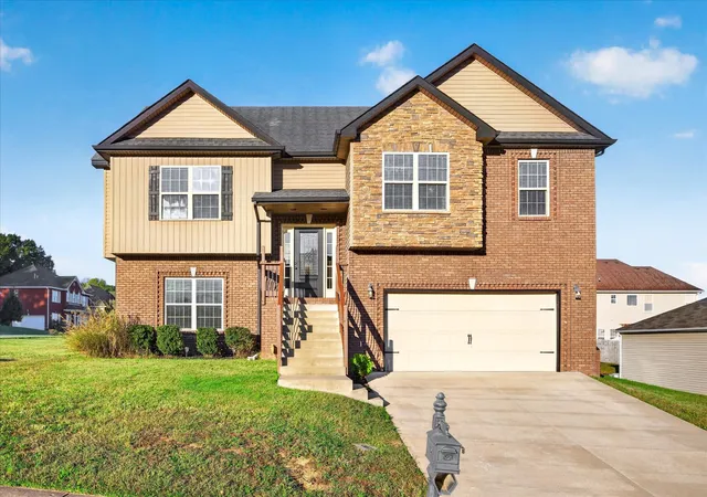 Photo 1 of Single family home for sale at 200 Autumn Ter Ln, Clarksville, TN 37040 | MLS# 3623876 | Listing updated on 2026-10-22