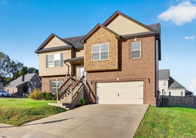 Photo 2 of Single family home for sale at 200 Autumn Ter Ln, Clarksville, TN 37040 | MLS# 3623876 | Listing updated on 2026-10-22