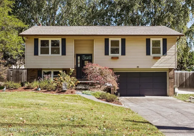 Single family home for sale at 1720 Campfire Dr, Knoxville, TN 37931 | MLS# 3623596