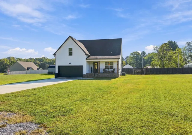 Photo 1 of Single family home for sale at 870 Powell Rd, Tullahoma, TN 37388 | MLS# 3624236 | Listing updated on 2026-10-23