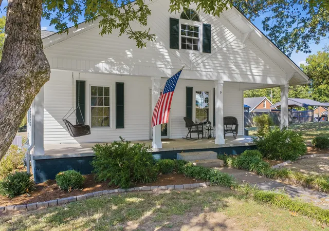 Single family home for sale at 221 Spring St, Huntingdon, TN 38344 | MLS# 3623662