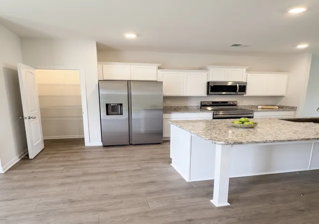 Photo 4 of Single family home for sale at 1252 Amber Hills Dr, Ashland City, TN 37015 | MLS# 3623628 | Listing updated on 2026-10-21