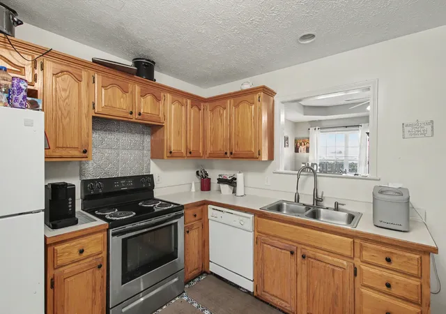 Photo 4 of Sale Pending at 1133 10th Avenue E, Springfield, TN 37172 | MLS# 3623655 | Listing updated on 2026-10-27