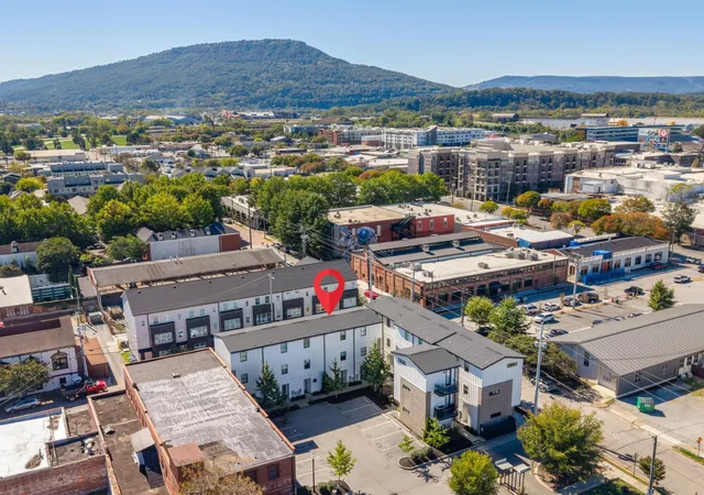 Photo 4 of Townhouse for sale at 205 West 16th St, Chattanooga, TN 37408 | MLS# 3623648 | Listing updated on 2026-10-21