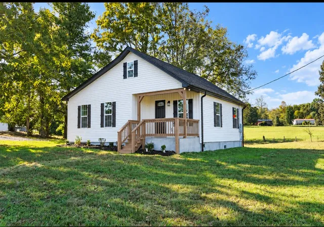 Photo 1 of Single family home for sale at 1727 Highway 49 E, Charlotte, TN 37036 | MLS# 3623806 | Listing updated on 2026-10-23