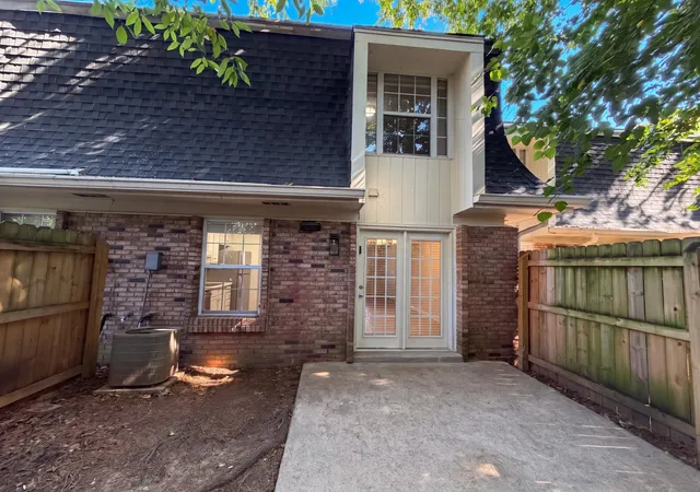 Photo 4 of Townhouse for sale at 1812 Dr Martin Luther King Blvd, Murfreesboro, TN 37130 | MLS# 3623682 | Listing updated on 2026-10-23