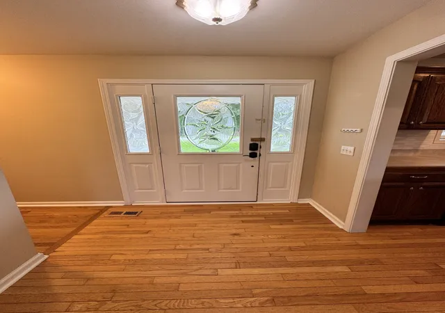 Photo 3 of Single family home for sale at 127 Silver Leaf Cir, Dickson, TN 37055 | MLS# 3624135 | Listing updated on 2026-10-22