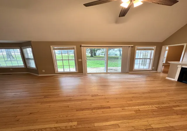 Photo 4 of Single family home for sale at 127 Silver Leaf Cir, Dickson, TN 37055 | MLS# 3624135 | Listing updated on 2026-10-22