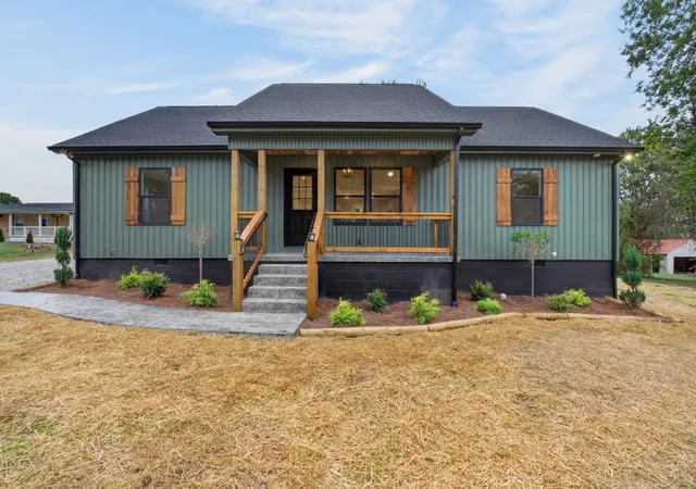 Single family home for sale at 614 W End Ave, Mc Minnville, TN 37110 | MLS# 3623794 | Listing updated on 2026-10-21