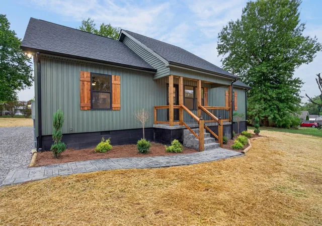 Photo 1 of Single family home for sale at 614 W End Ave, Mc Minnville, TN 37110 | MLS# 3623794 | Listing updated on 2026-10-21