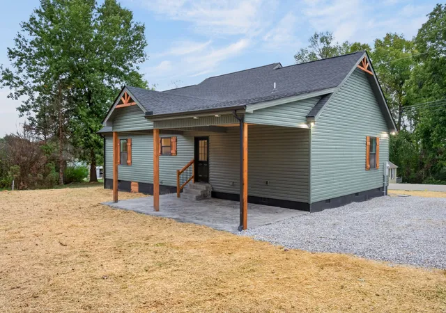 Photo 3 of Single family home for sale at 614 W End Ave, Mc Minnville, TN 37110 | MLS# 3623794 | Listing updated on 2026-10-21