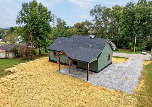 Photo 4 of Single family home for sale at 614 W End Ave, Mc Minnville, TN 37110 | MLS# 3623794 | Listing updated on 2026-10-21