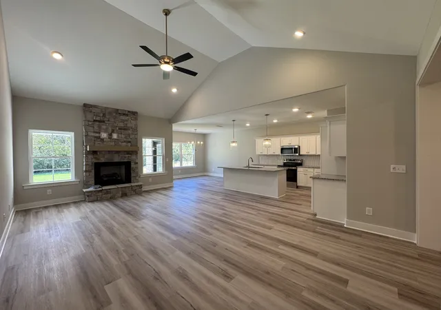 Photo 4 of Single family home for sale at 79 Spring House Dr, Manchester, TN 37355 | MLS# 3623780 | Listing updated on 2026-10-23