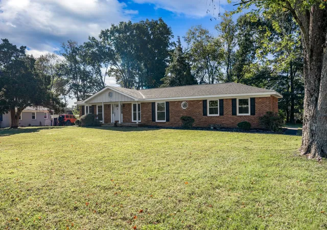 Photo 2 of Single family home for sale at 2705 Mere Dr, Columbia, TN 38401 | MLS# 3624026 | Listing updated on 2026-10-22
