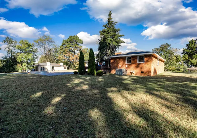 Photo 4 of Single family home for sale at 2705 Mere Dr, Columbia, TN 38401 | MLS# 3624026 | Listing updated on 2026-10-22