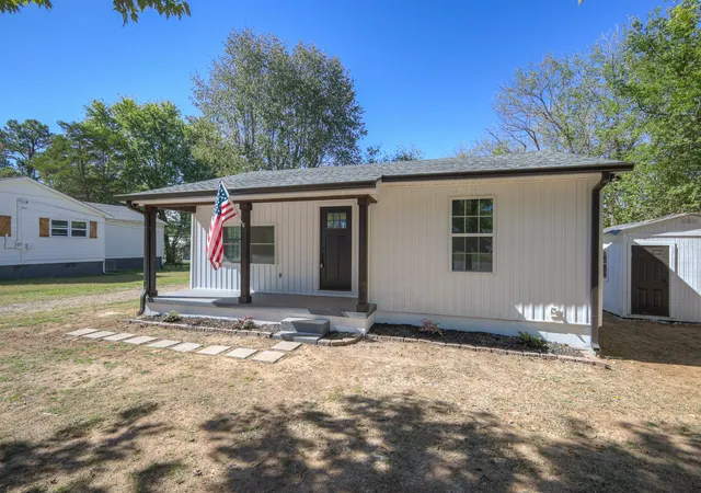 Photo 1 of Single family home for sale at 1103 Beckham Ave, Lawrenceburg, TN 38464 | MLS# 3624172 | Listing updated on 2026-10-22