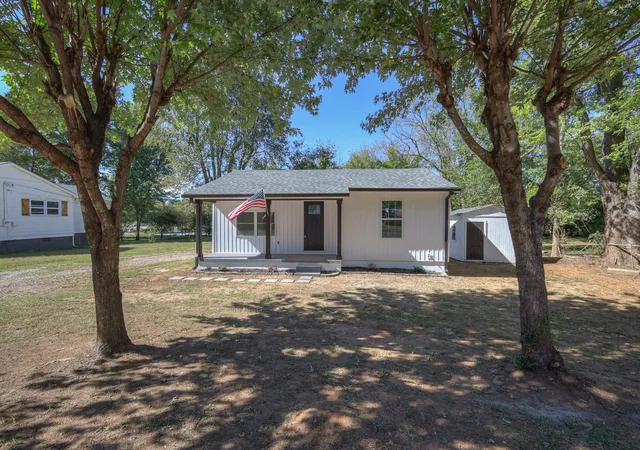Photo 4 of Single family home for sale at 1103 Beckham Ave, Lawrenceburg, TN 38464 | MLS# 3624172 | Listing updated on 2026-10-22