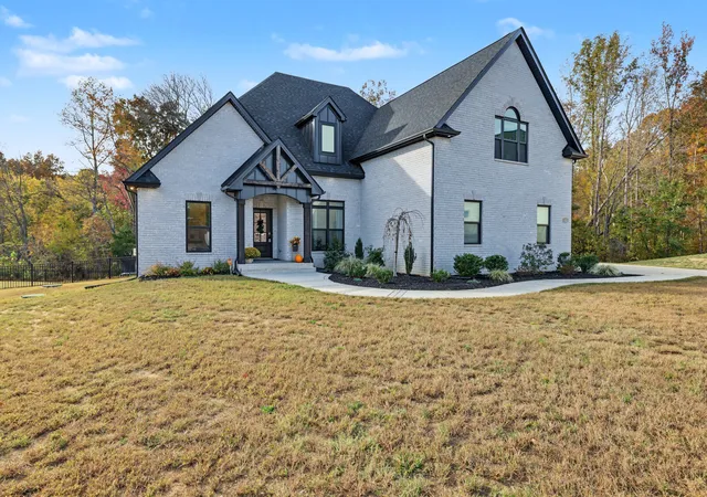 Photo 3 of Single family home for sale at 422 Young Ln, Pleasant View, TN 37146 | MLS# 3624662 | Listing updated on 2026-10-29