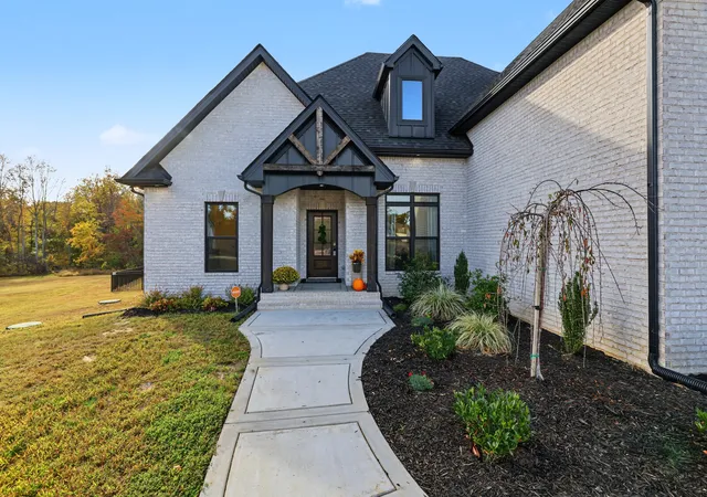Photo 2 of Single family home for sale at 422 Young Ln, Pleasant View, TN 37146 | MLS# 3624662 | Listing updated on 2026-10-29
