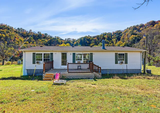 Photo 1 of Manufactured home for sale at 1739 Stinking Crk Rd, La Follette, TN 37766 | MLS# 3628605 | Listing updated on 2026-10-29