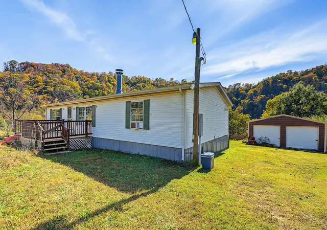 Photo 1 of Manufactured home for sale at 1739 Stinking Crk Rd, La Follette, TN 37766 | MLS# 3628605 | Listing updated on 2026-10-29