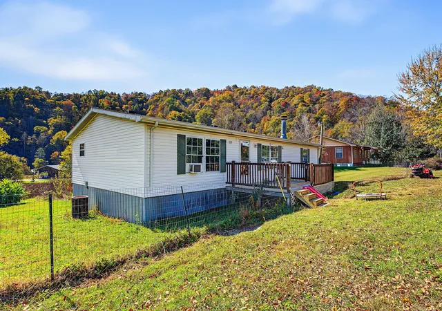 Photo 2 of Manufactured home for sale at 1739 Stinking Crk Rd, La Follette, TN 37766 | MLS# 3628605 | Listing updated on 2026-10-29
