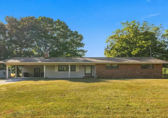 Photo 1 of Single family home for sale at 1015 Smokey Rd, Cherokee, AL 35616 | MLS# 3623838 | Listing updated on 2026-10-21