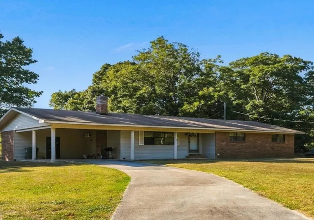 Photo 2 of Single family home for sale at 1015 Smokey Rd, Cherokee, AL 35616 | MLS# 3623838 | Listing updated on 2026-10-21
